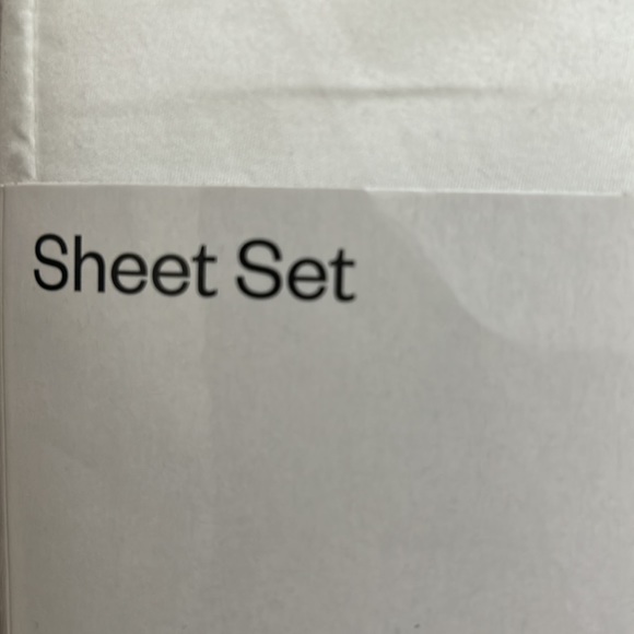 Twin XL - Room Essentials - Microfiber - White sheet set. $20 New - Picture 4 of 11